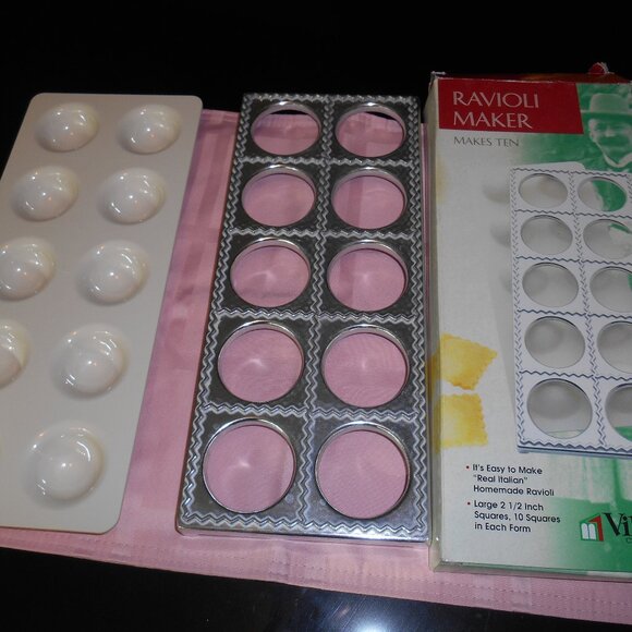 Villaware Ravioli Maker (mold) - Picture 1 of 3